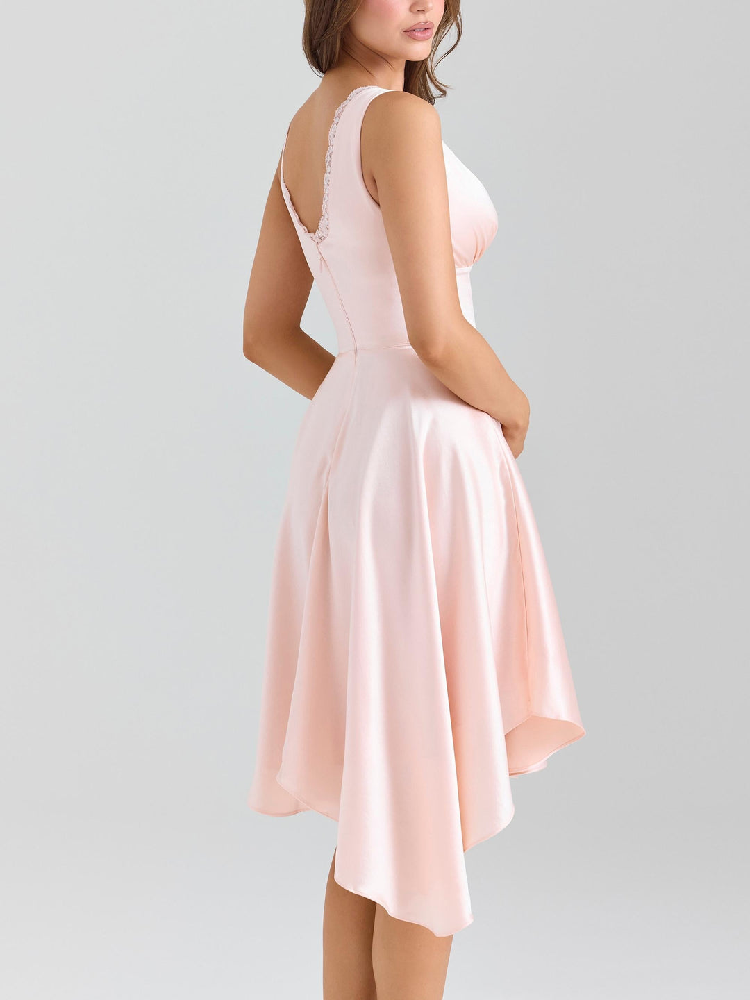 Robe Douce Romance – Satin Éclatant & Dentelle Délicate