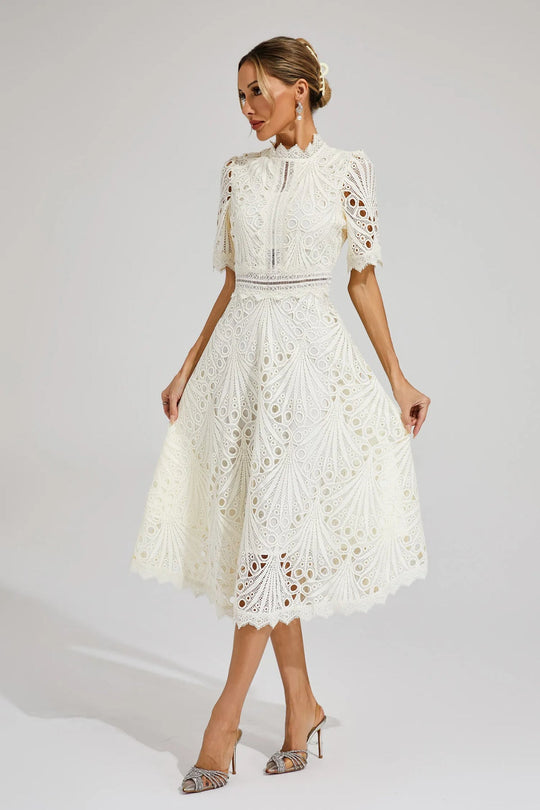 Robe Élora – Dentelle Architecturale & Élégance Intemporelle