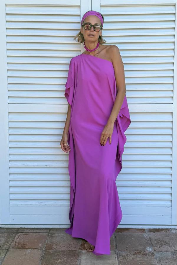Robe Élégance Ondulée – Noire Asymétrique