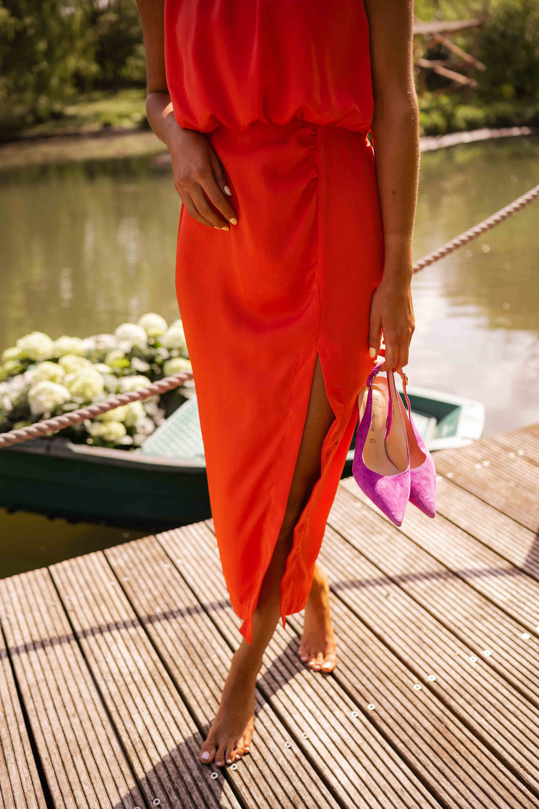 Robe Rouge Éclat – Élégance Fluide avec Fente