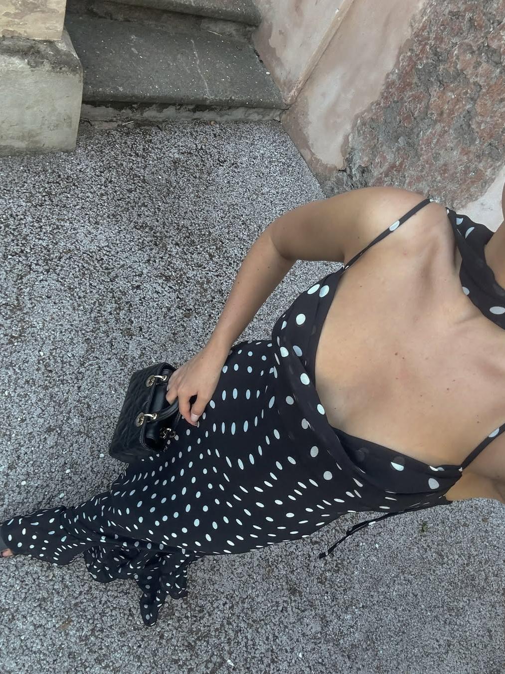 Robe Nuit d’Éclats – Élégance à Pois & Charme Rétro