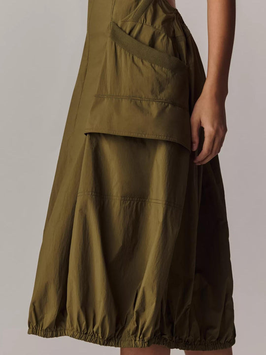 Robe Urban Élégance – Coupe Utilitaire Chic & Détail Zippé