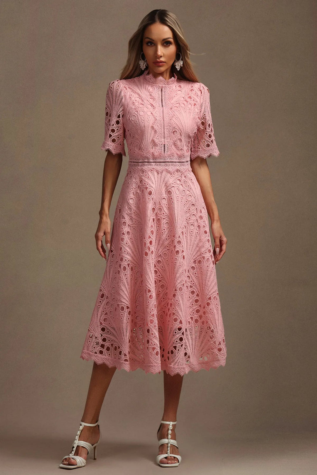 Robe Élora – Dentelle Architecturale & Élégance Intemporelle