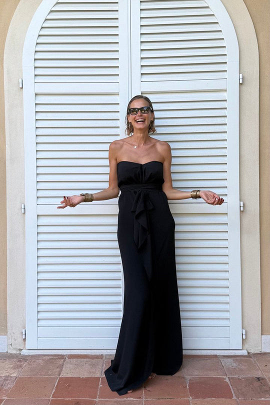 Robe Élégance Ondulée – Noire Asymétrique
