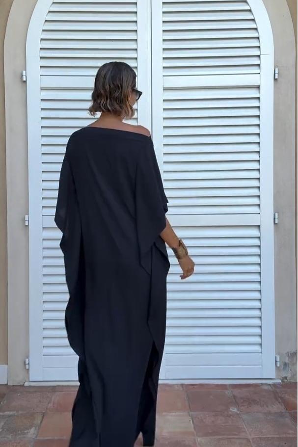 Robe Élégance Ondulée – Noire Asymétrique