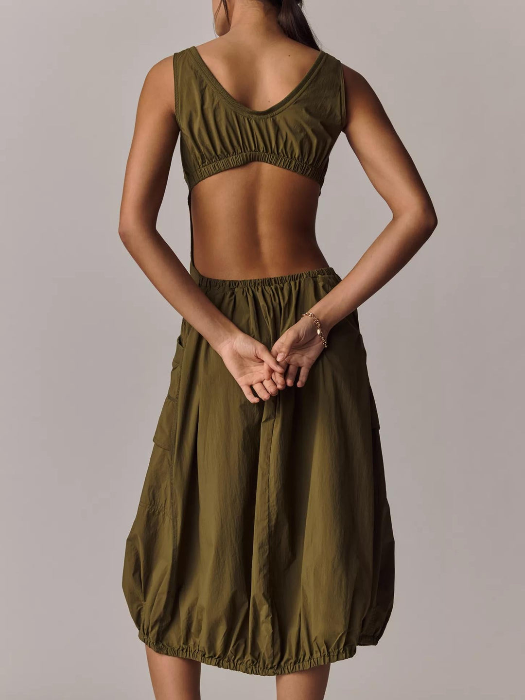 Robe Urban Élégance – Coupe Utilitaire Chic & Détail Zippé