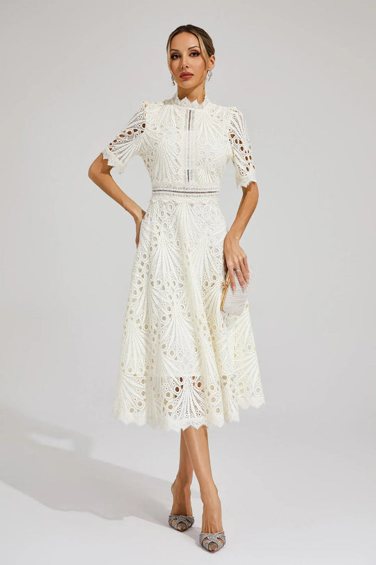 Robe Élora – Dentelle Architecturale & Élégance Intemporelle