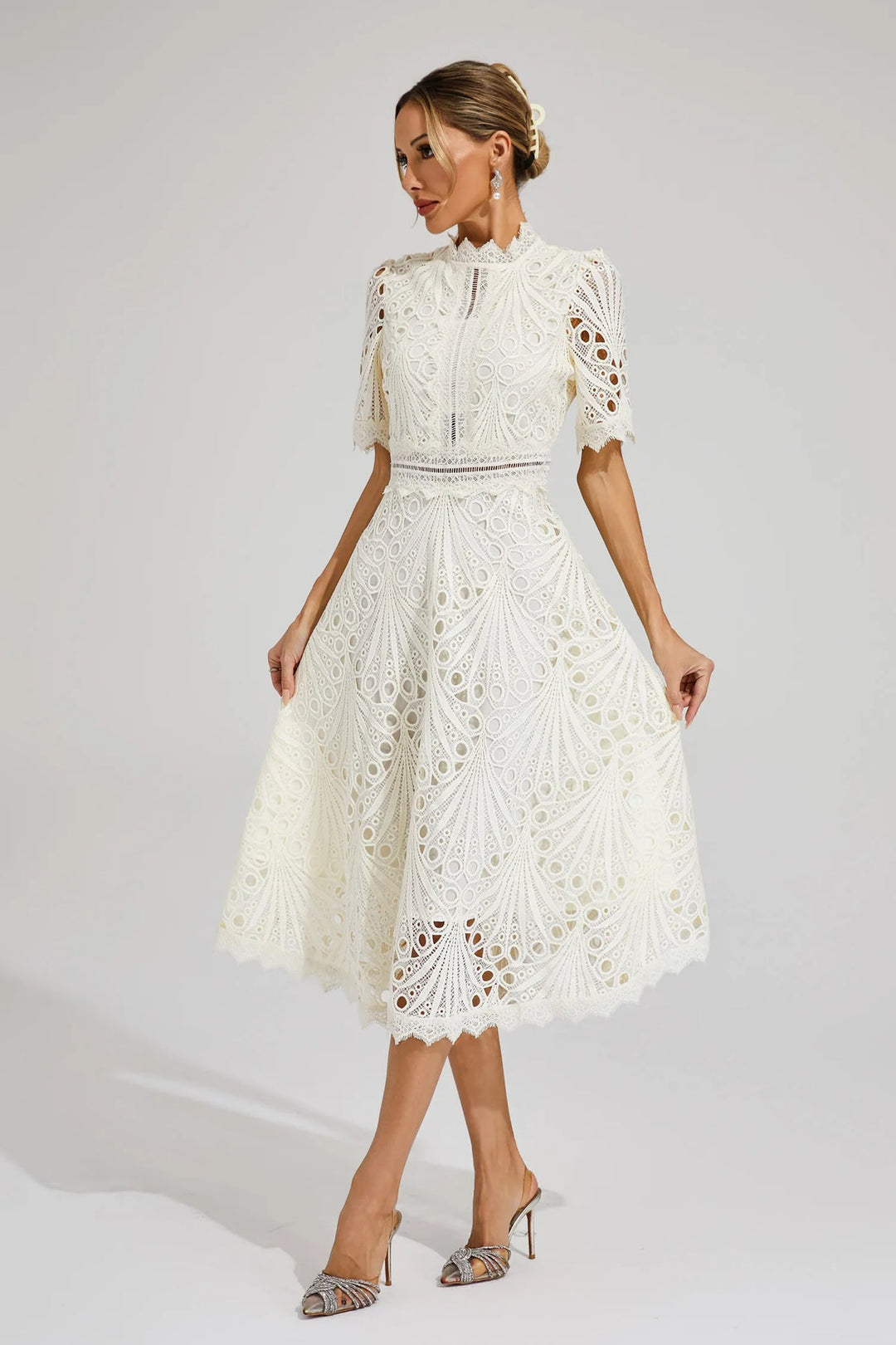 Robe Élora – Dentelle Architecturale & Élégance Intemporelle