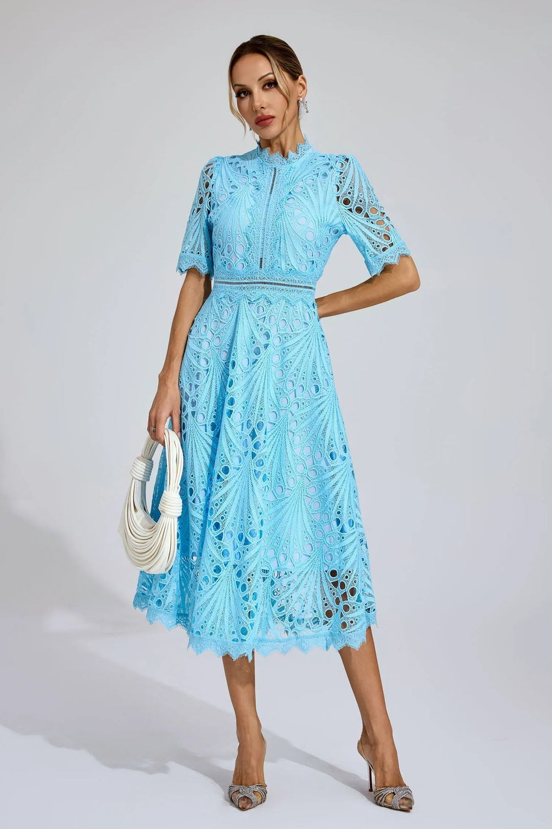 Robe Élora – Dentelle Architecturale & Élégance Intemporelle