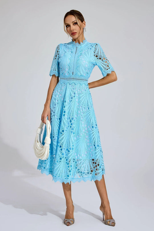 Robe Élora – Dentelle Architecturale & Élégance Intemporelle